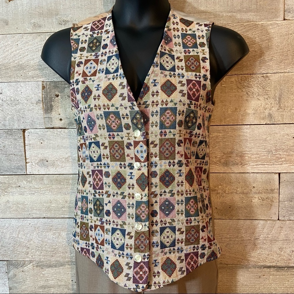 🇨🇦 Women’s vintage tribal patterned carpet vest in size 7/8